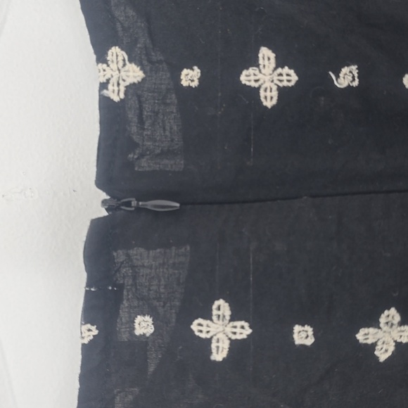 Black and white ruffle embroidered top - Picture 4 of 5